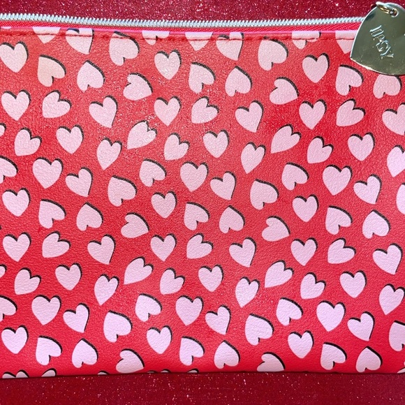 3/$10 Ipsy Glam Bag New Unused February 2022 Red Pink Valentine Hearts MakeupBag - Picture 5 of 5